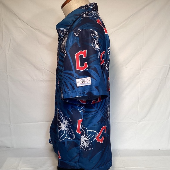 Cleveland Guardians Men's Button-Up Hawaiian Shirt Size XL - Picture 5 of 11
